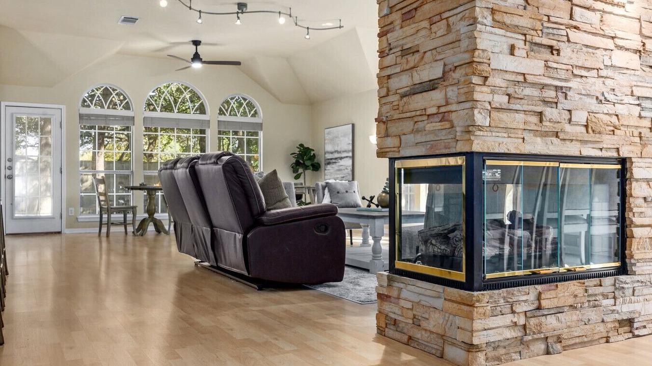Photo of Livingroom in McNeil