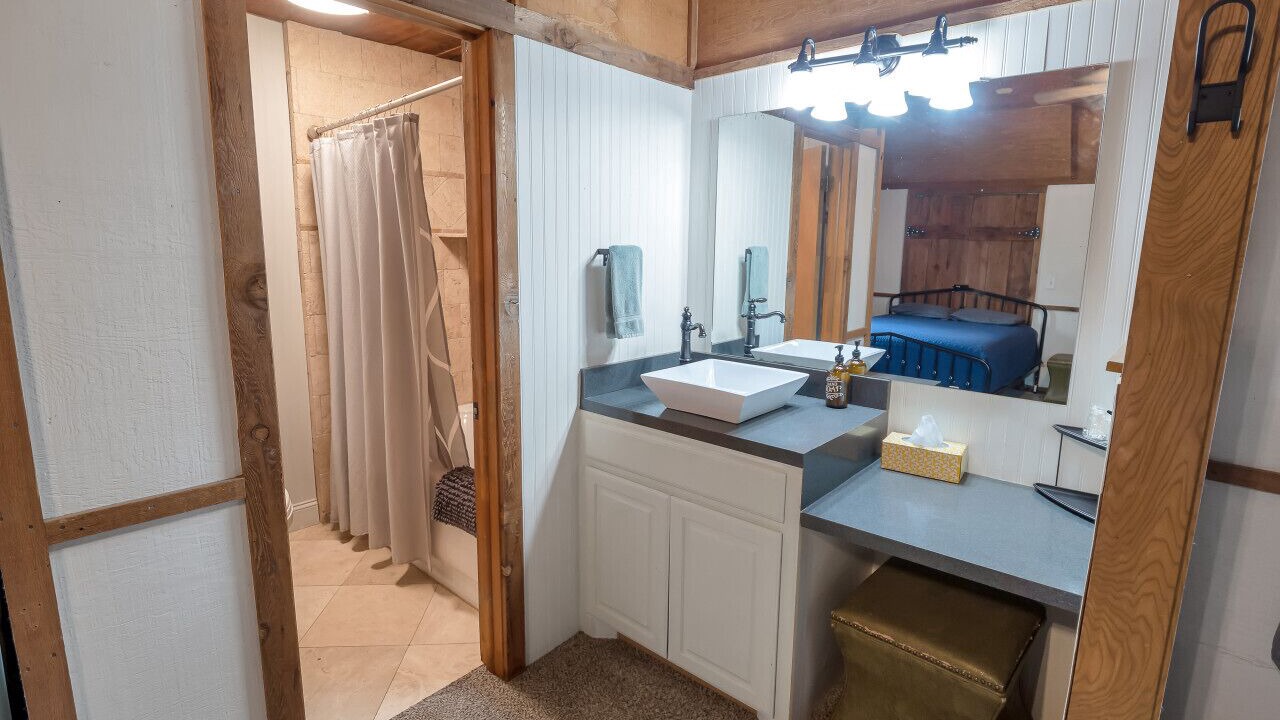 Photo of Bathroom in Crowder