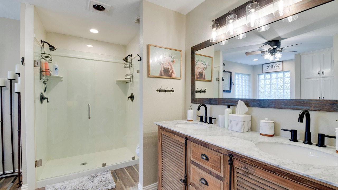 Photo of Bathroom in Granbury