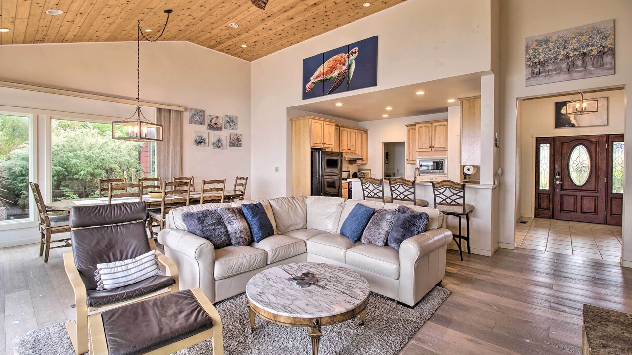 Photo of Livingroom in Point Arena