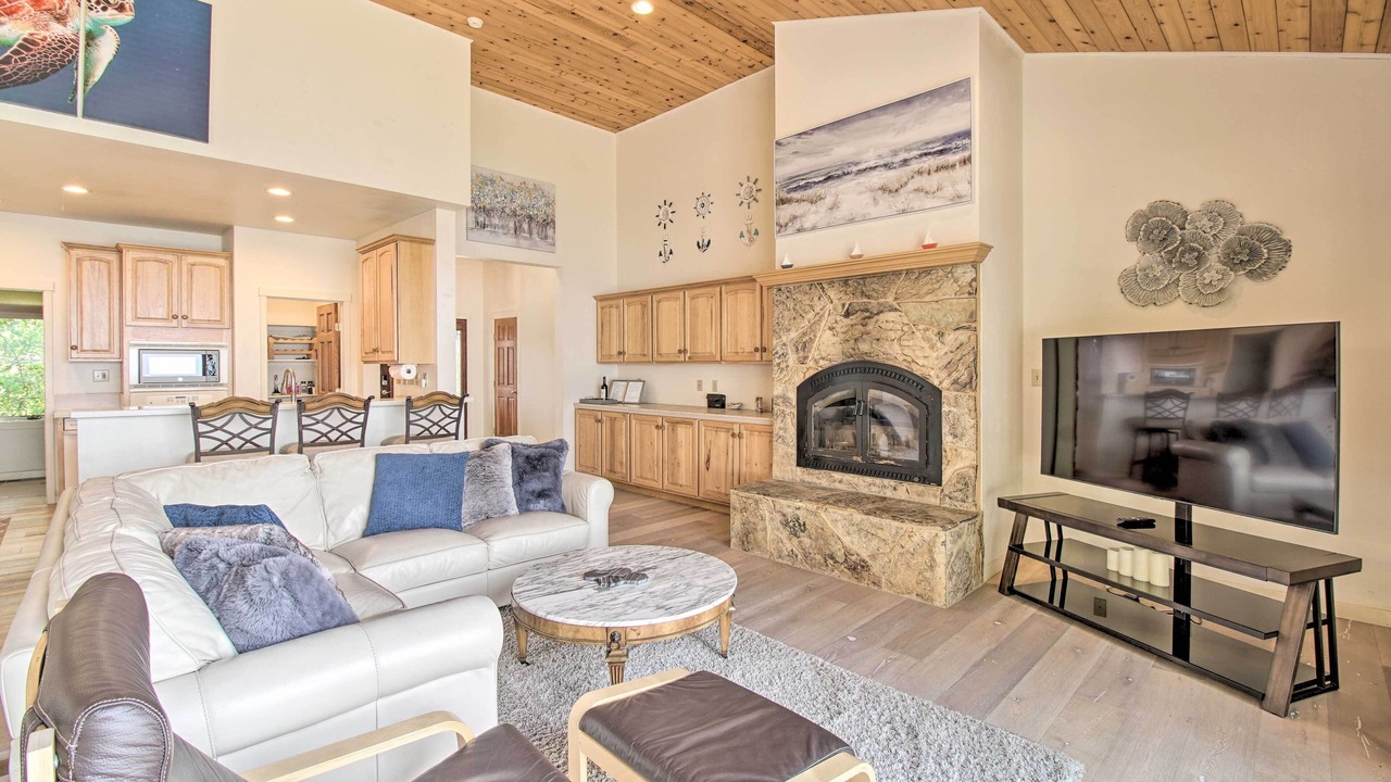 Photo of Livingroom in Point Arena