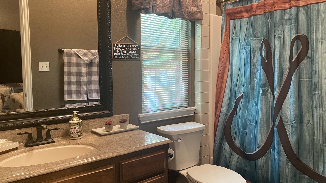 Photo of Bathroom in Pottsboro