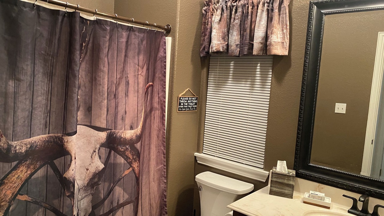 Photo of Bathroom in Pottsboro