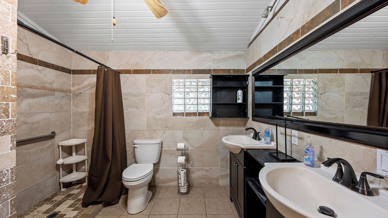 Photo of Bathroom in Hico