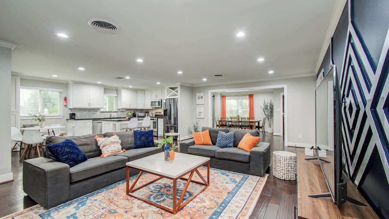 Photo of Livingroom in Willow Meadows/Willowbend Area