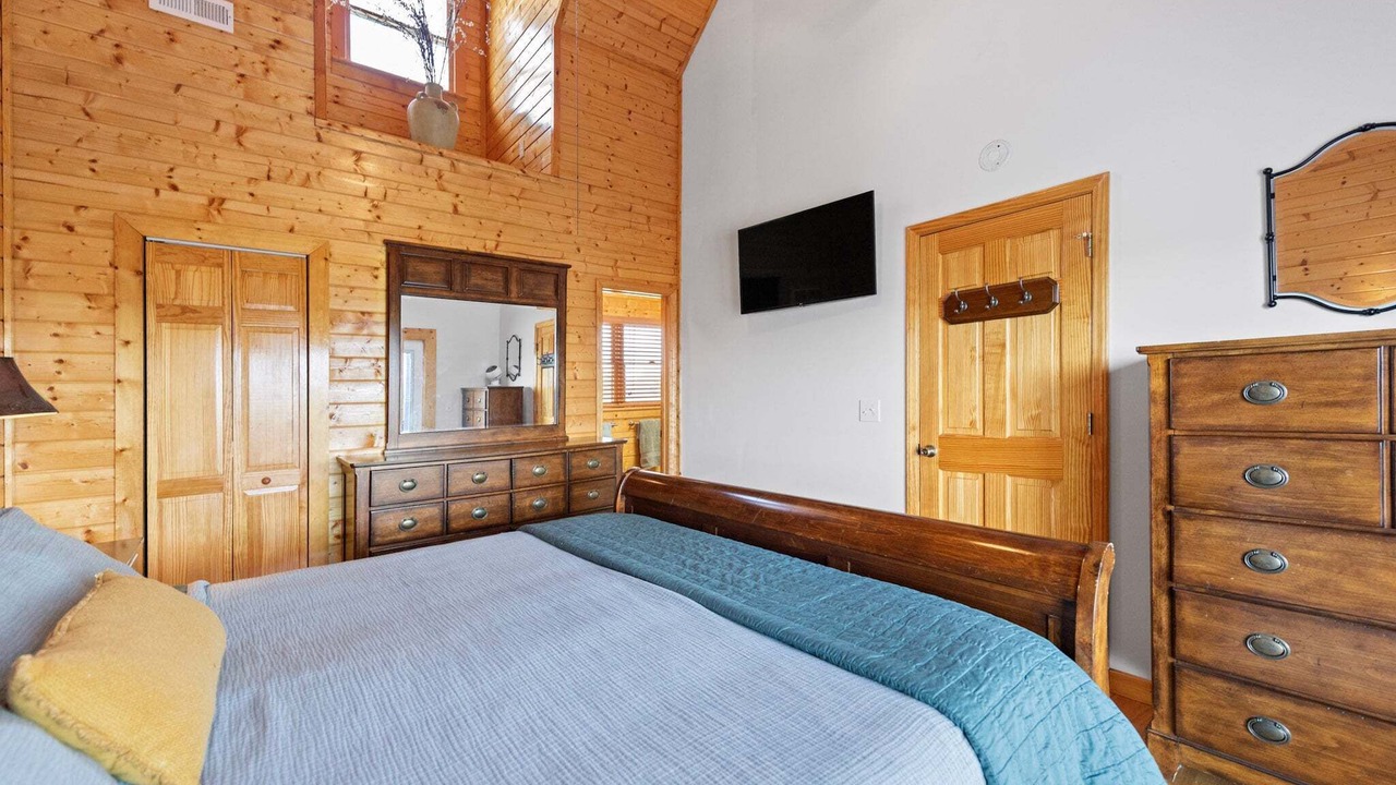 Photo of Bedroom in Piney Creek
