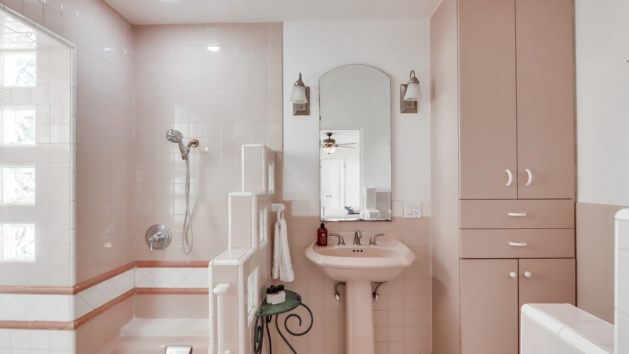 Photo of Bathroom in Old Town