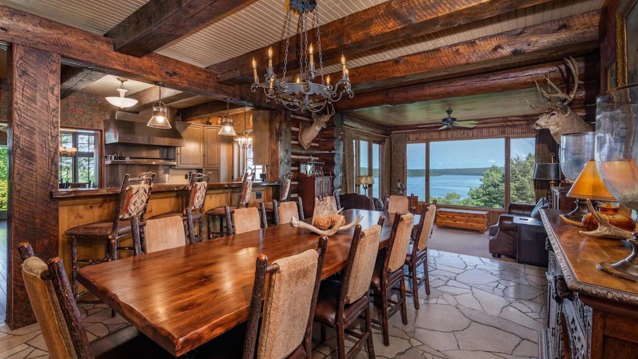 Photo of Livingroom in Kirbyville