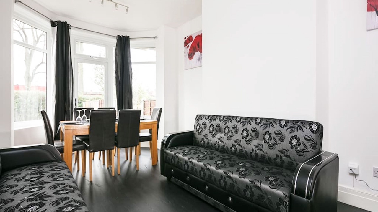 Photo of Livingroom in Chorlton-cum-Hardy