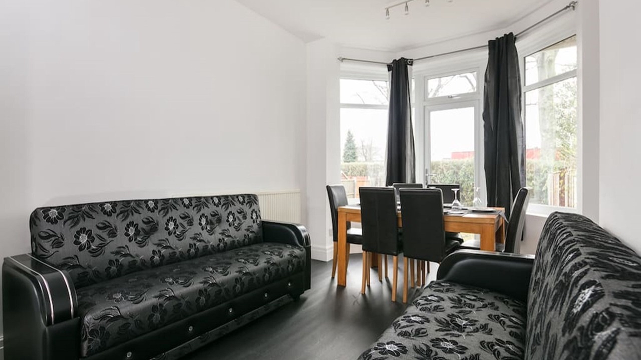 Photo of Livingroom in Chorlton-cum-Hardy