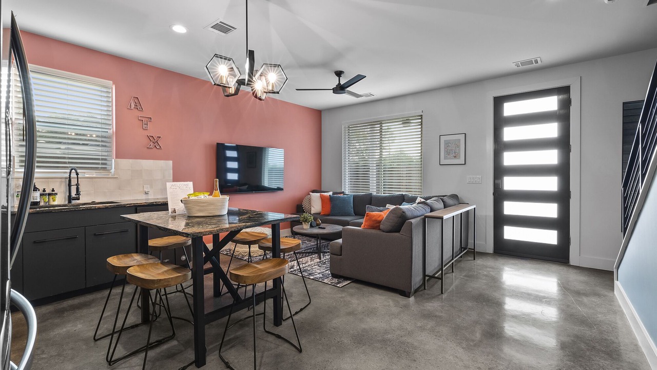 Photo of Livingroom in Montopolis