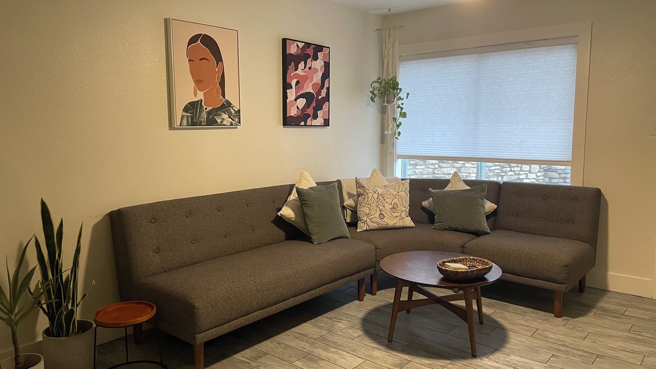 Photo of Livingroom in South River City