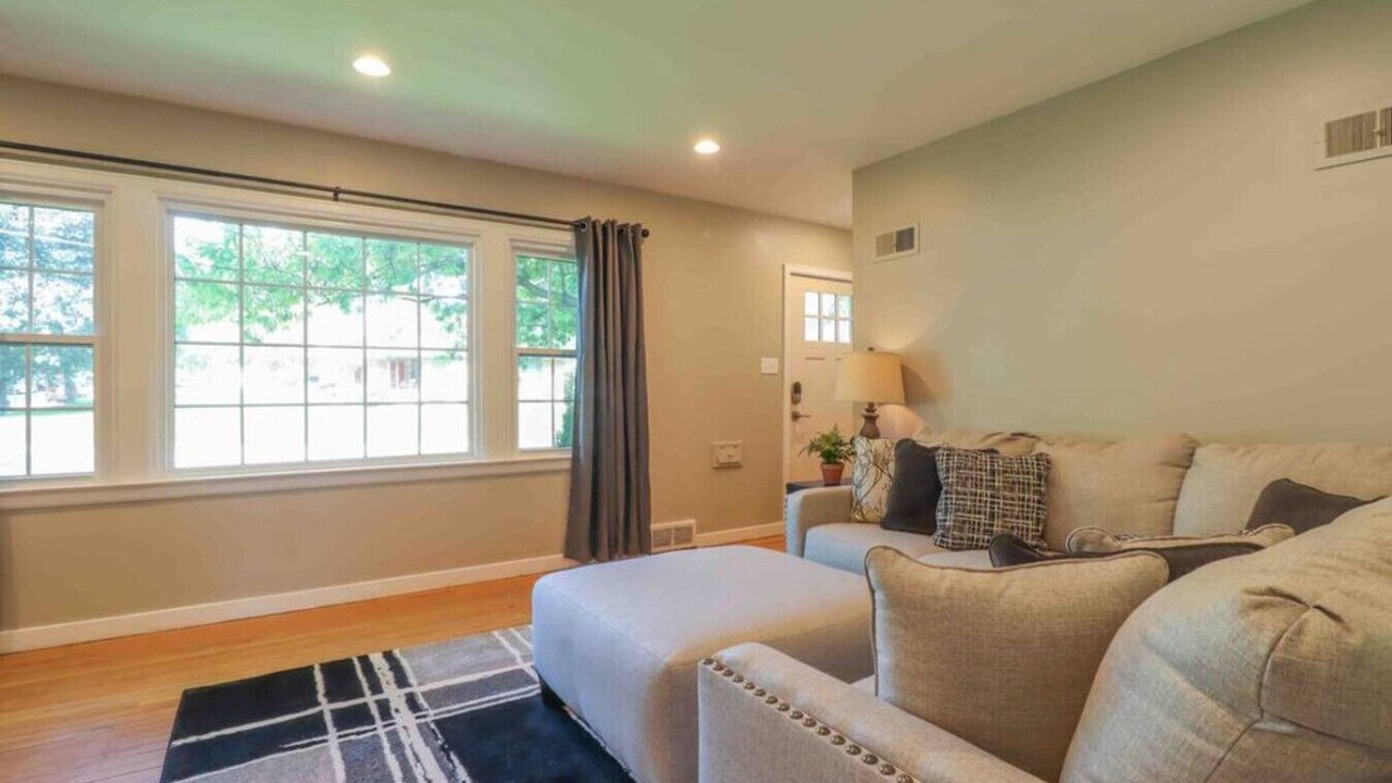 Photo of Livingroom in Champaign
