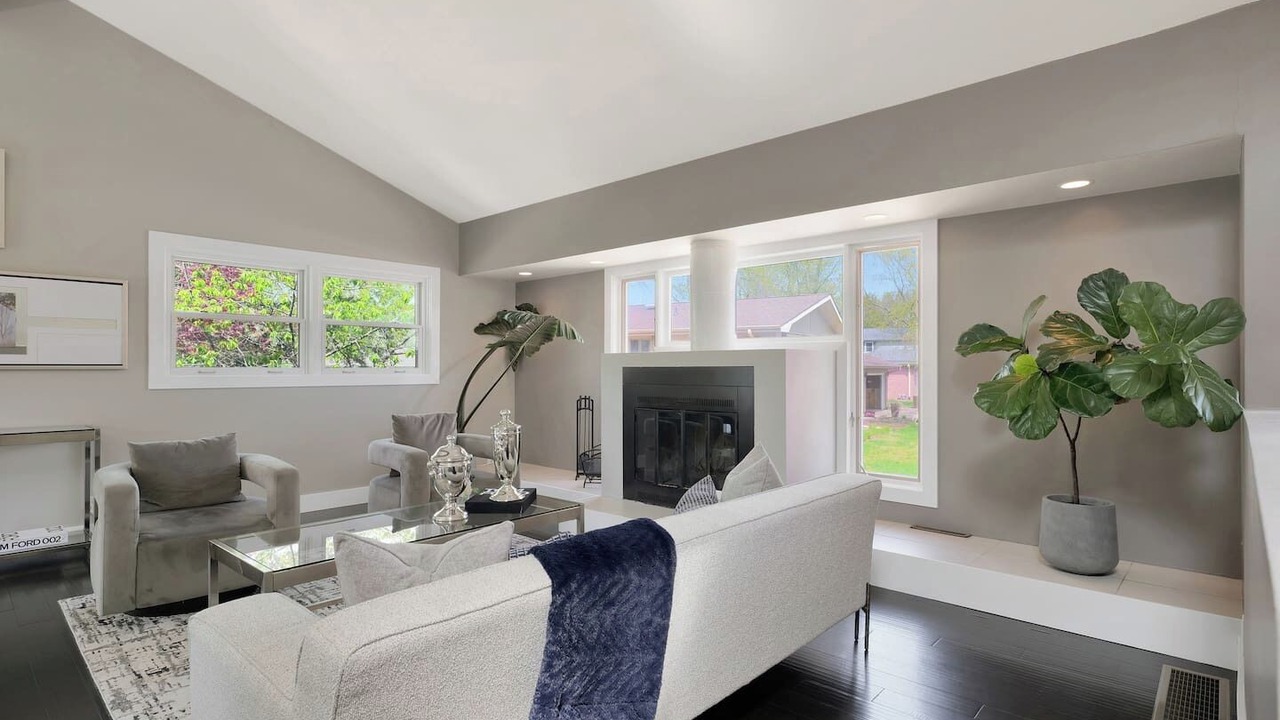 Photo of Livingroom in Champaign