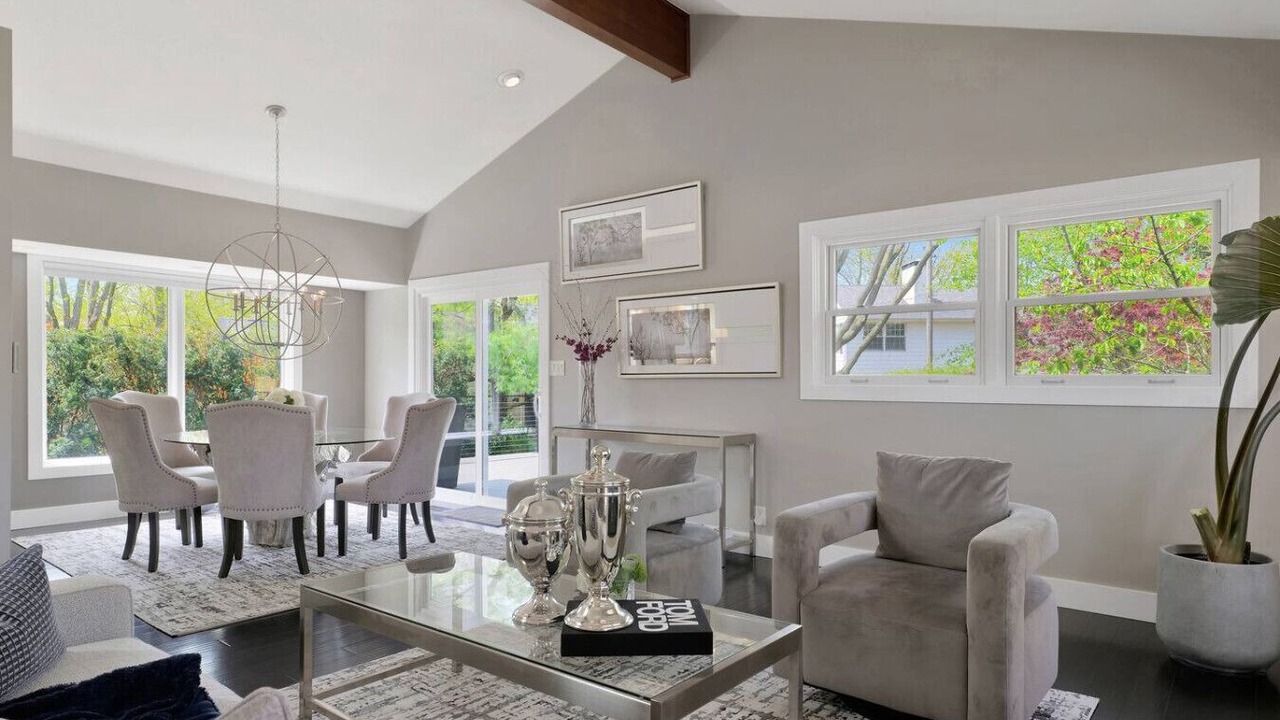 Photo of Livingroom in Champaign