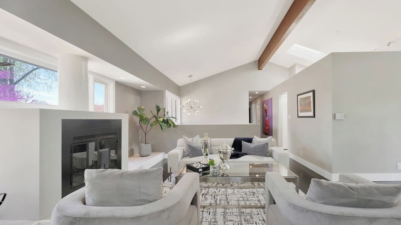 Photo of Livingroom in Champaign