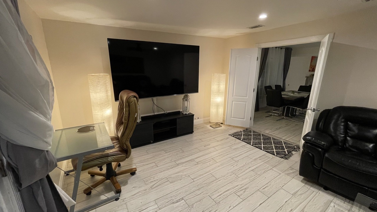 Photo of Livingroom in Canoga Park