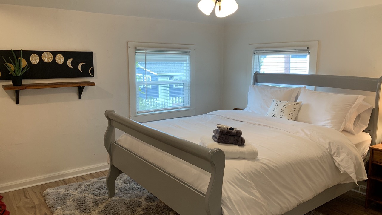 Photo of Bedroom in Cloverdale