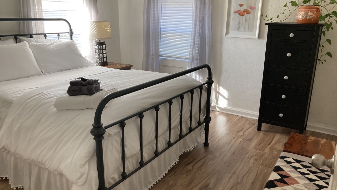 Photo of Bedroom in Cloverdale