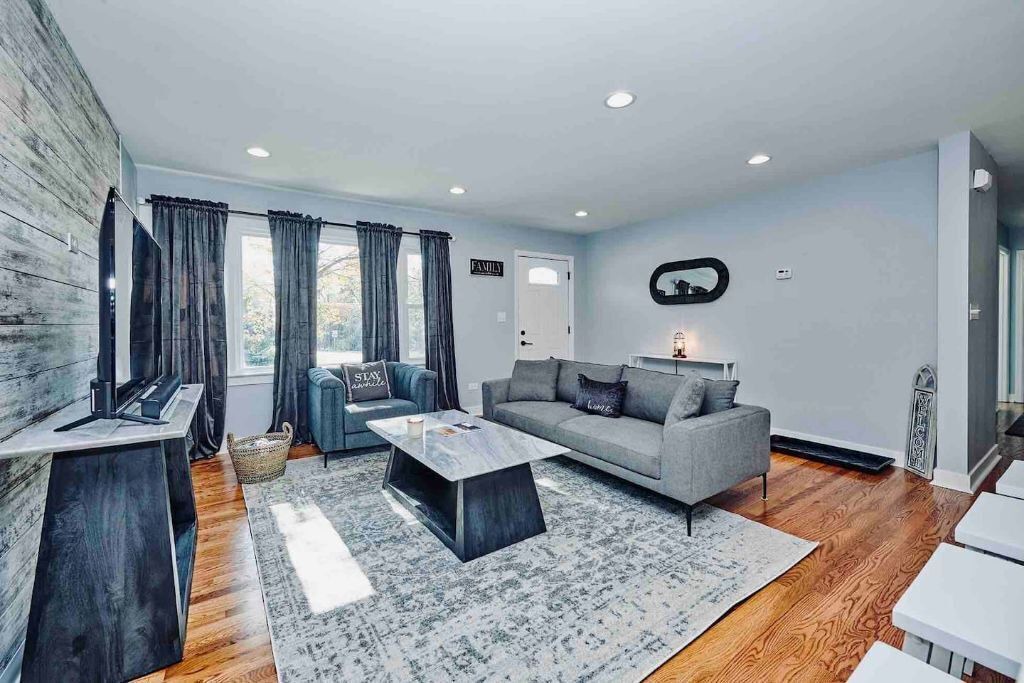 Photo of Livingroom in St. Charles