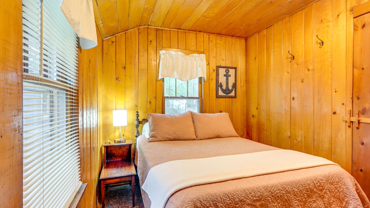 Photo of Bedroom in East Tawas