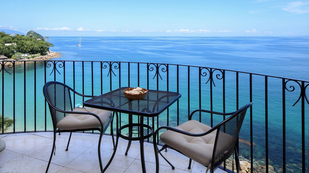 Photo of Patio Balcony in South Shore Hotel Area
