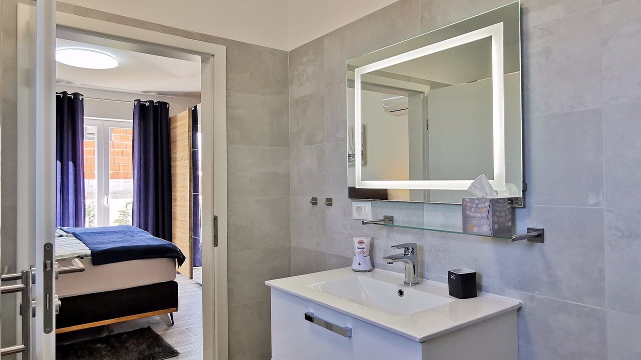 Photo of Bathroom in Tar