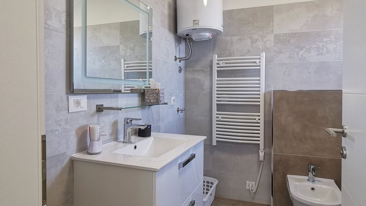Photo of Bathroom in Tar