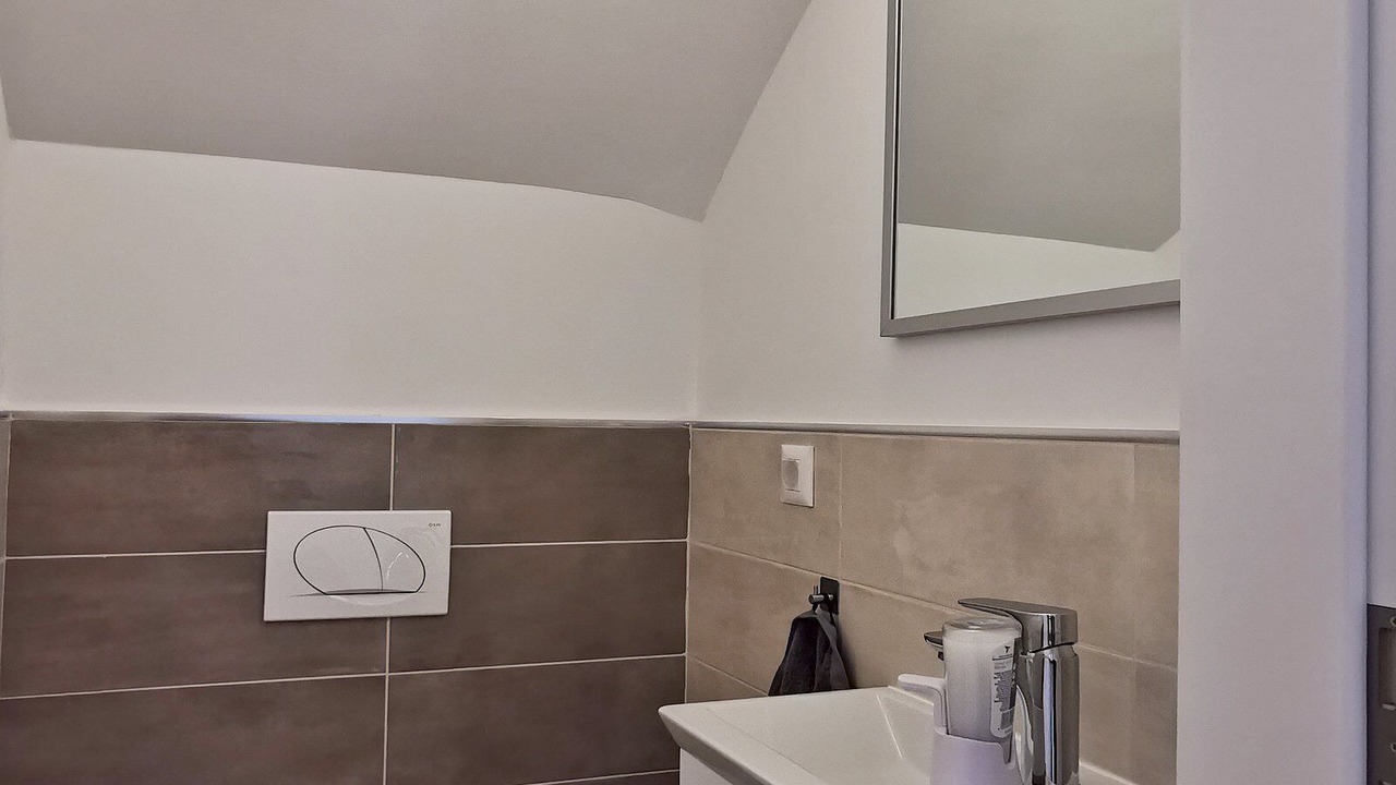 Photo of Bathroom in Tar