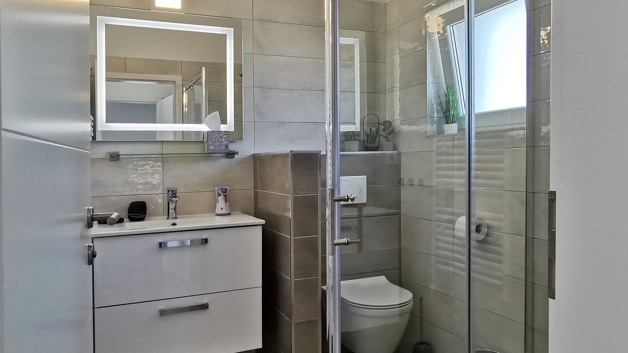 Photo of Bathroom in Tar