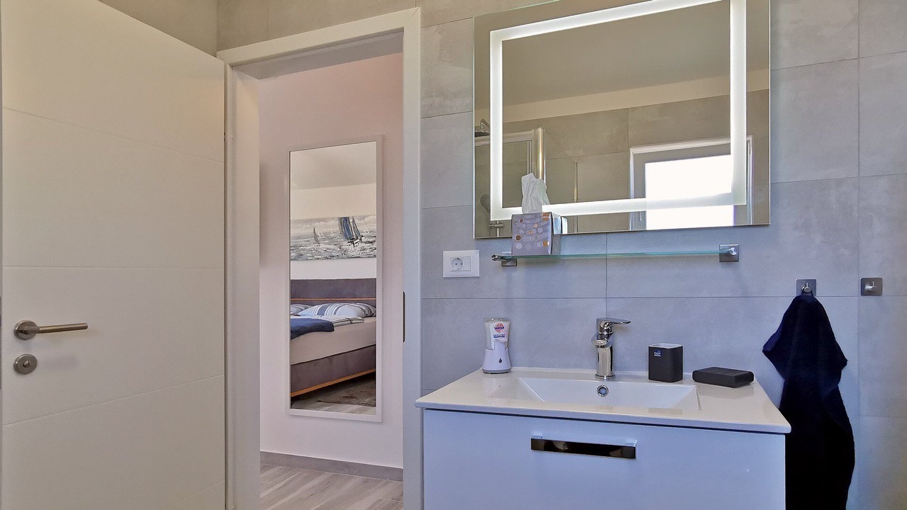 Photo of Bathroom in Tar