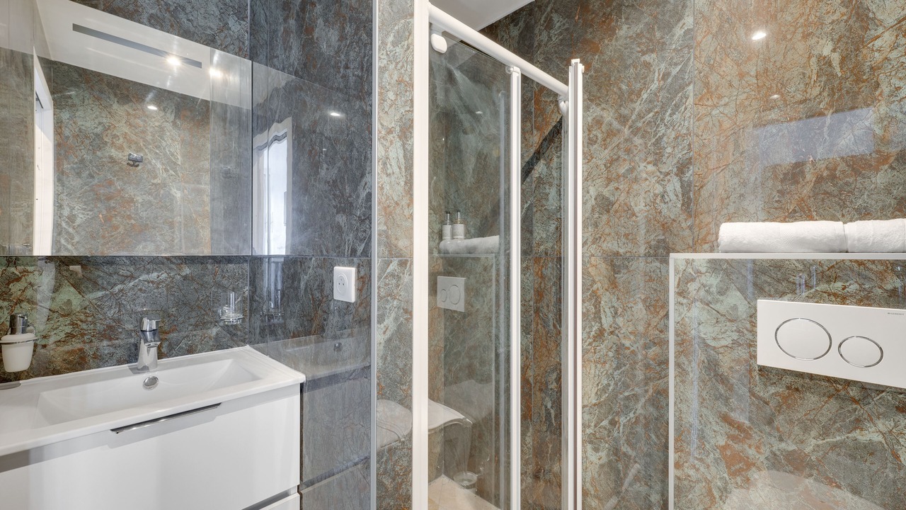 Photo of Bathroom in Pere Lachaise