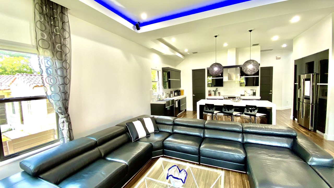 Photo of Livingroom in Hollywood Lakes