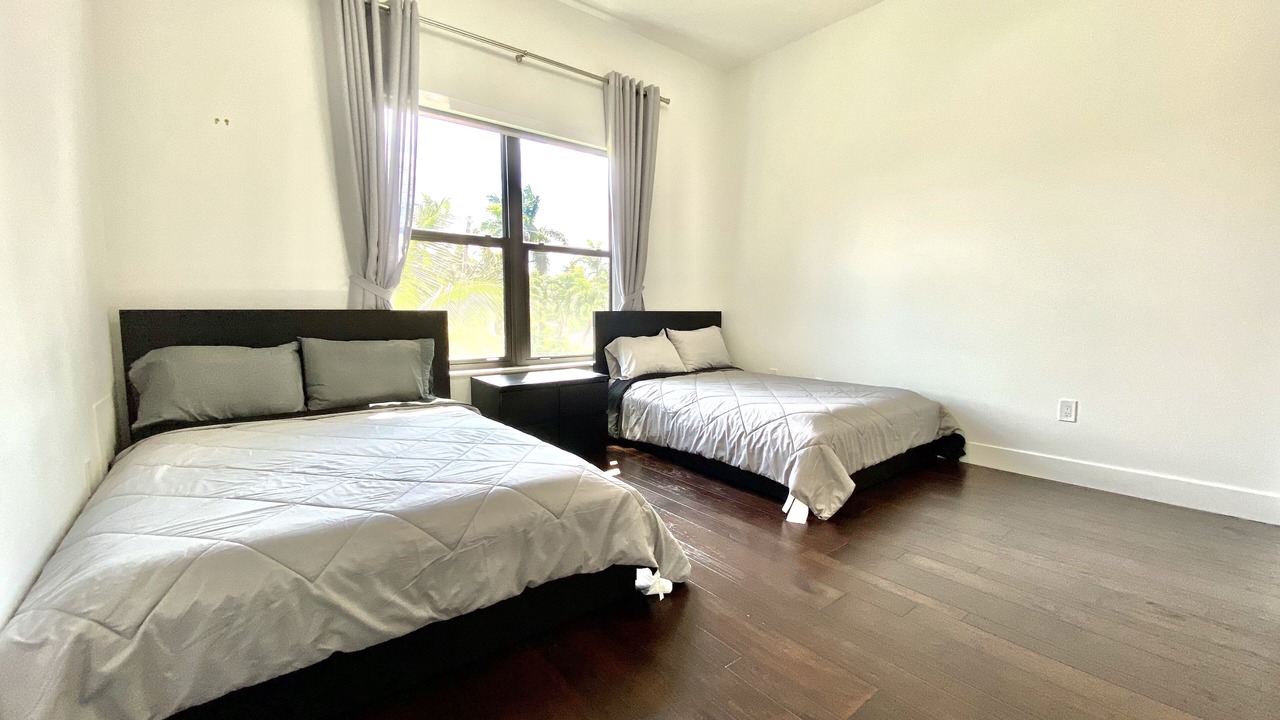 Photo of Bedroom in Hollywood Lakes