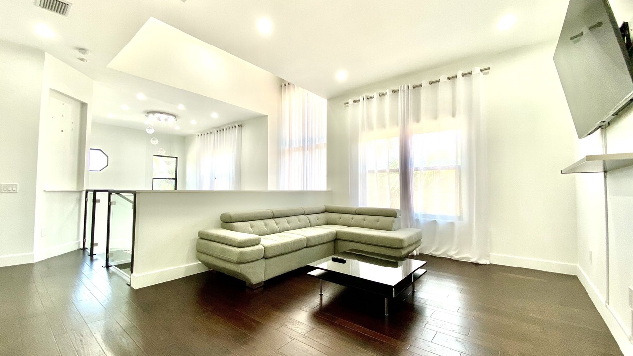 Photo of Livingroom in Hollywood Lakes