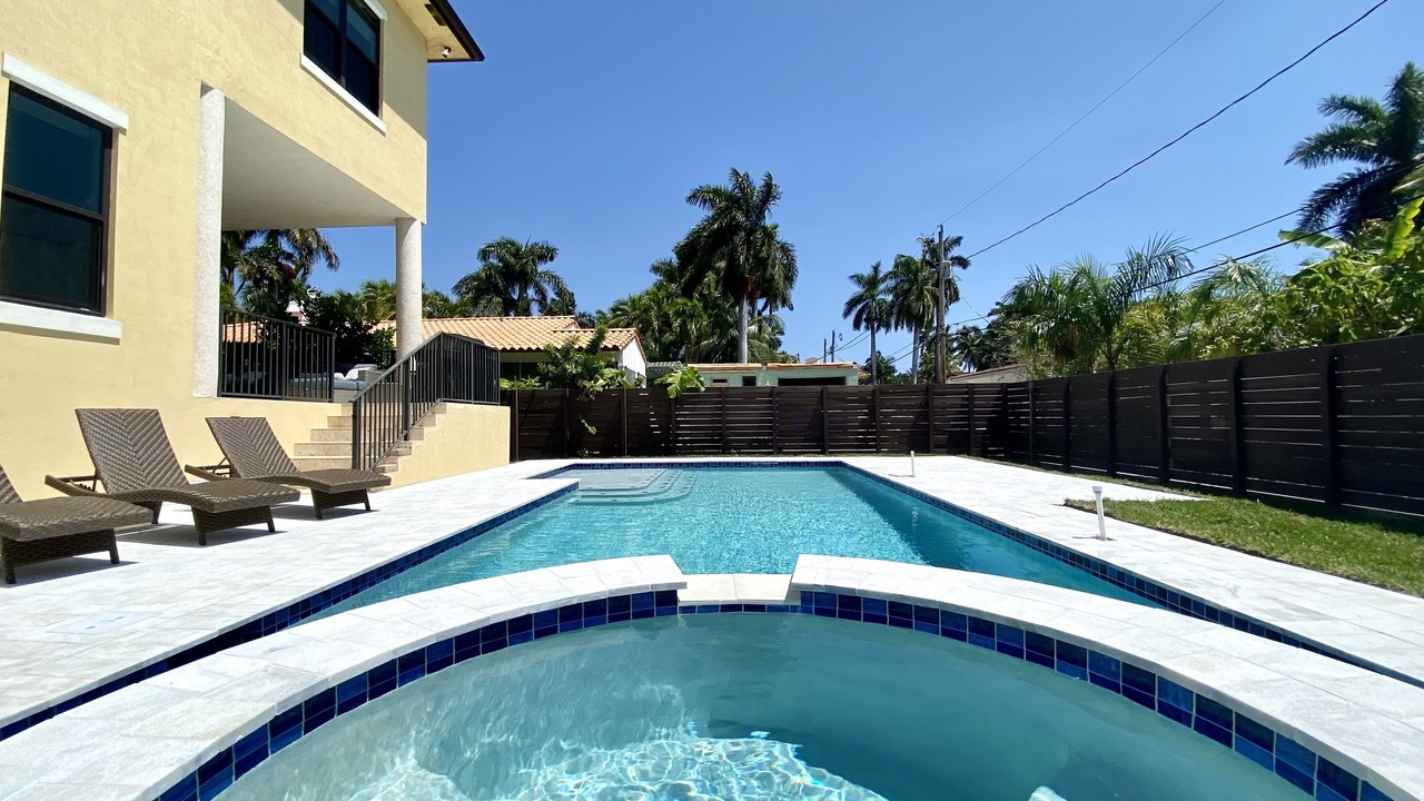 Photo of Outdoor in Hollywood Lakes