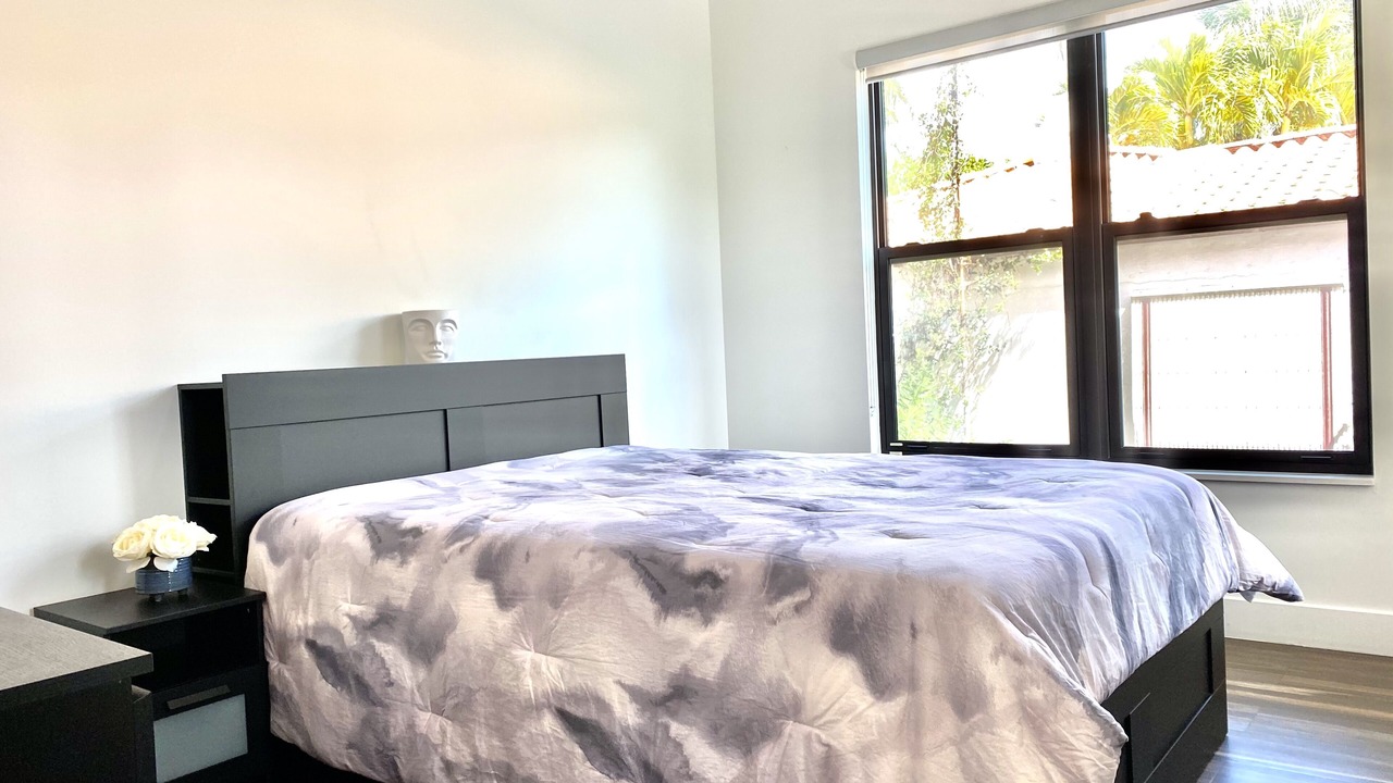 Photo of Bedroom in Hollywood Lakes