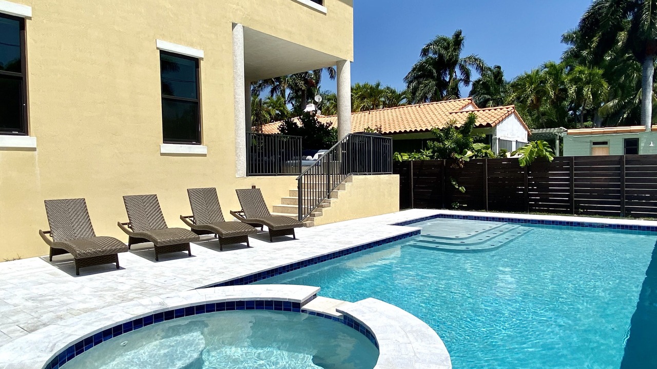 Photo of Outdoor in Hollywood Lakes