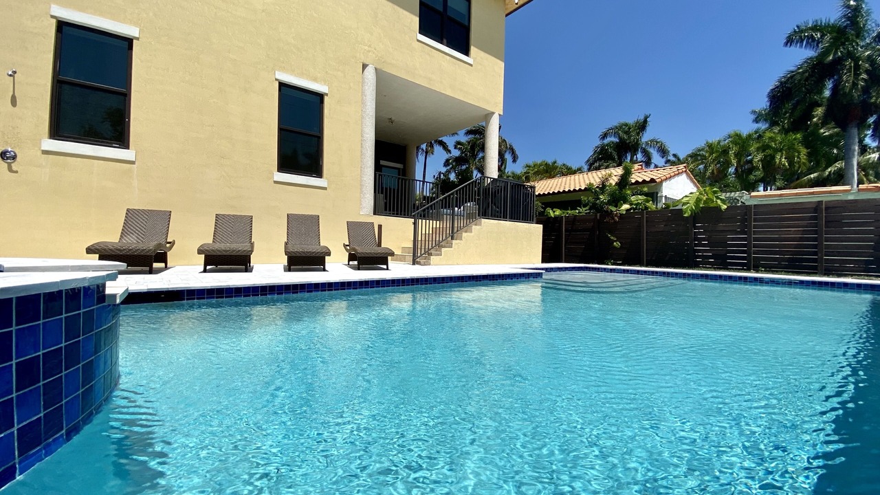 Photo of Outdoor in Hollywood Lakes