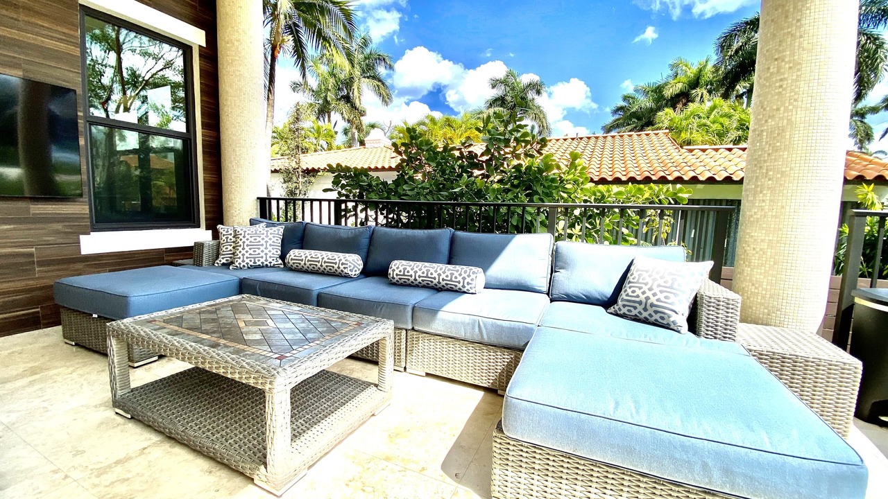 Photo of Outdoor in Hollywood Lakes