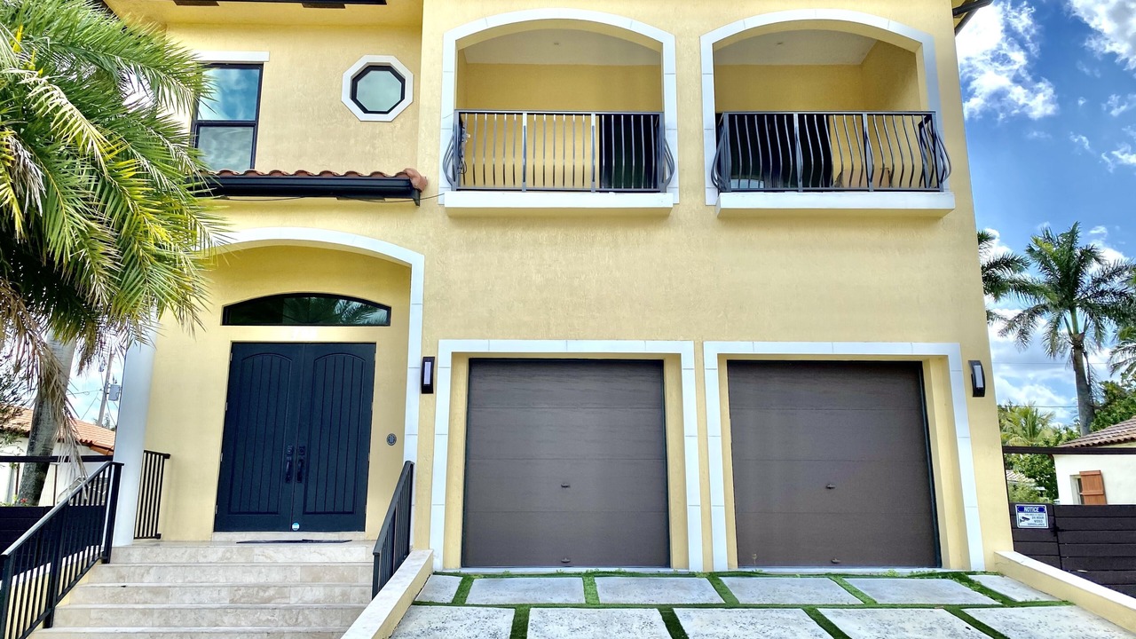 Photo of Outdoor in Hollywood Lakes