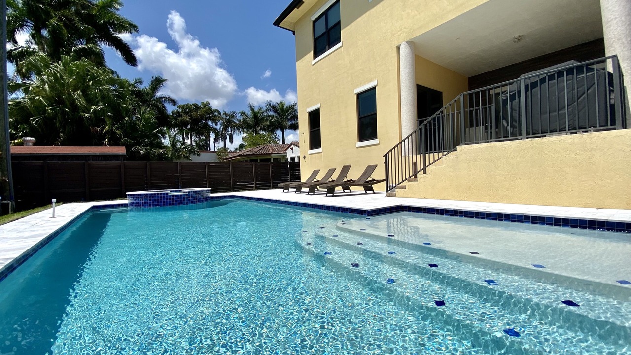 Photo of Outdoor in Hollywood Lakes