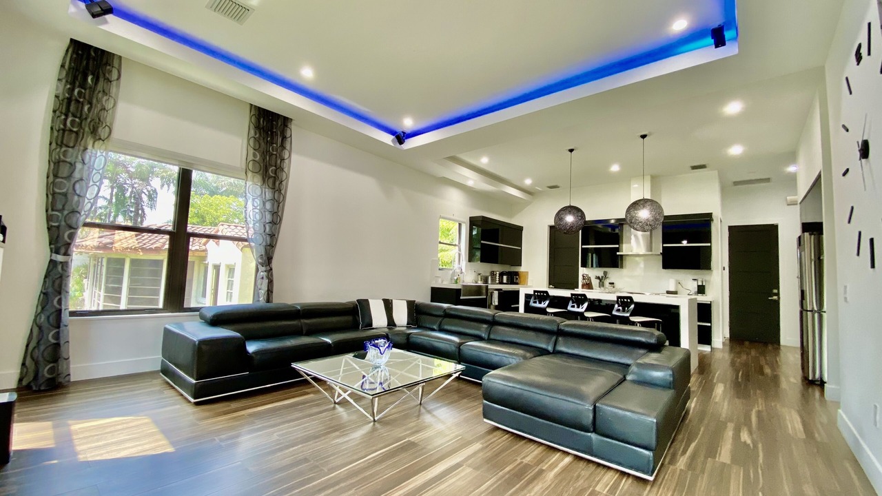 Photo of Livingroom in Hollywood Lakes
