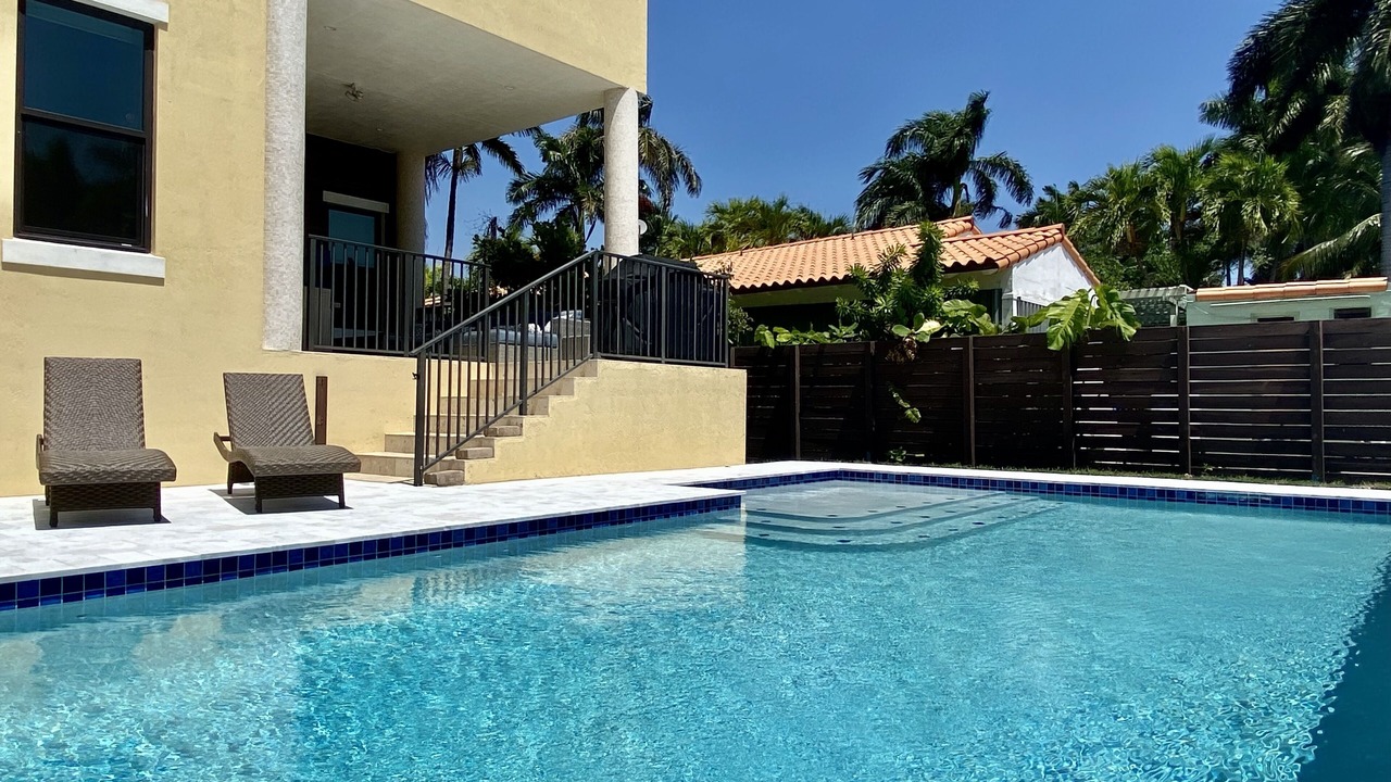 Photo of Outdoor in Hollywood Lakes