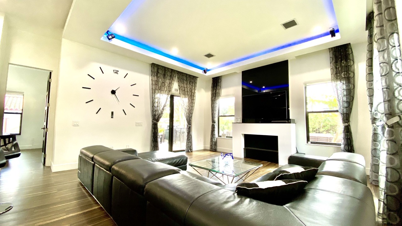 Photo of Livingroom in Hollywood Lakes