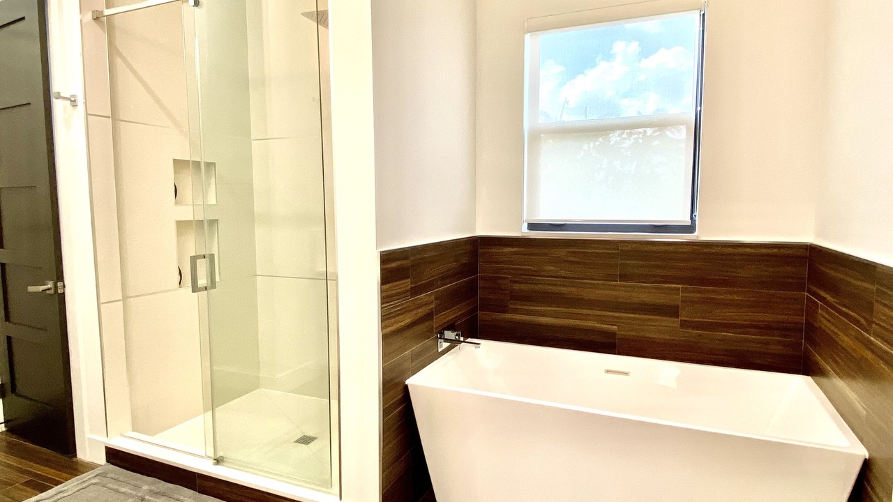 Photo of Bathroom in Hollywood Lakes