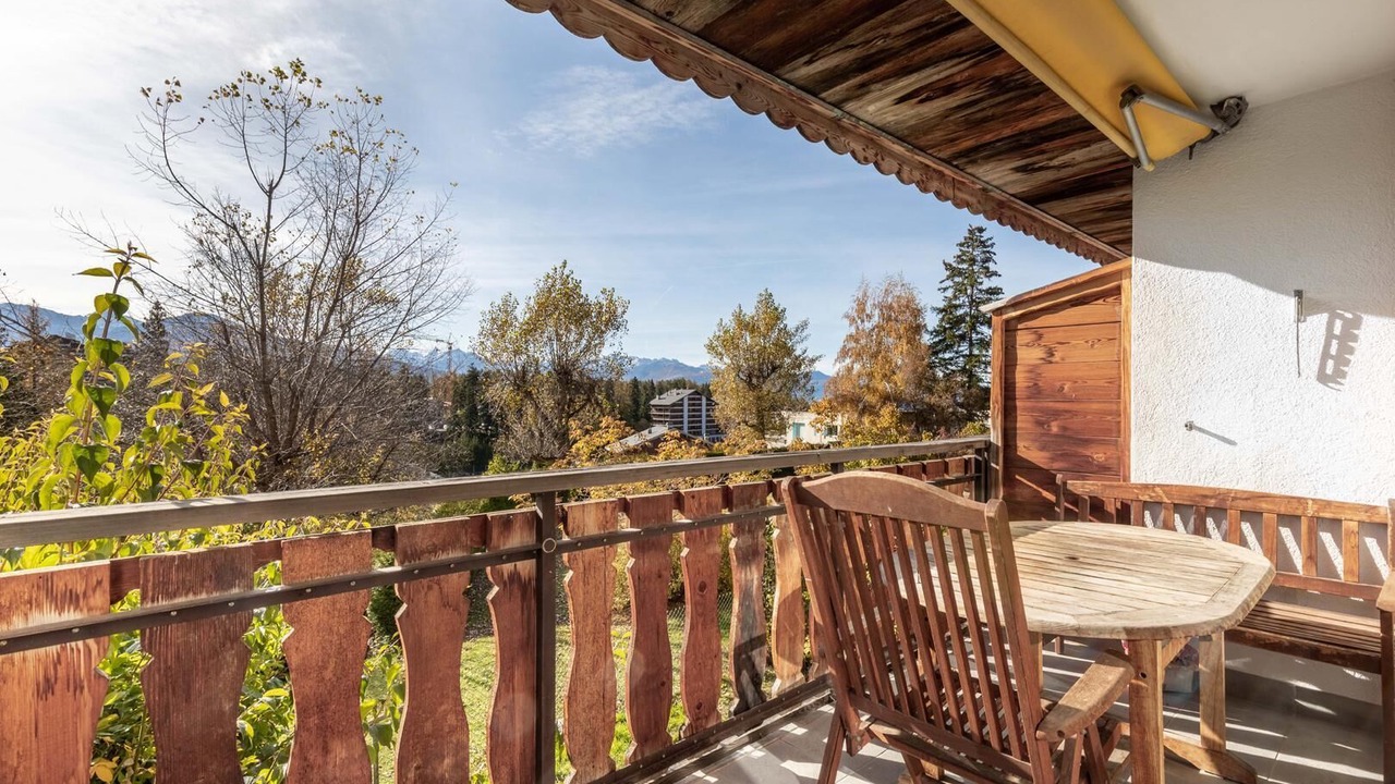 Photo of Outdoor in Lens