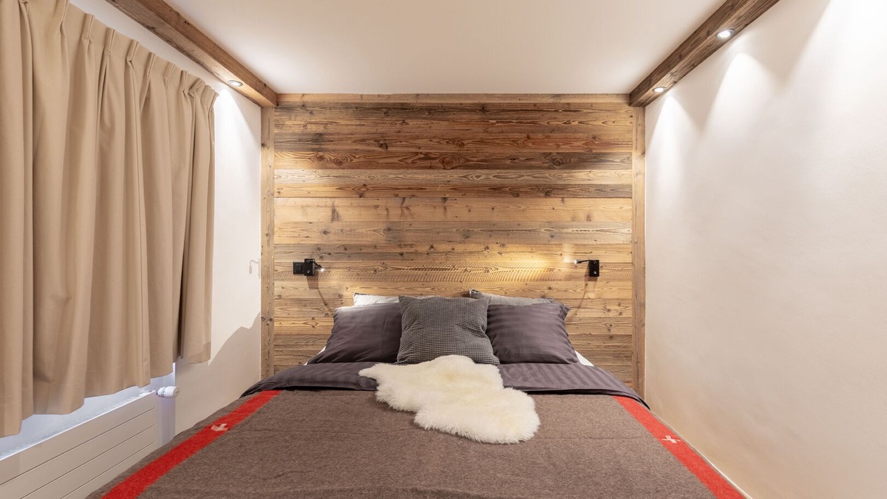 Photo of Bedroom in Lens
