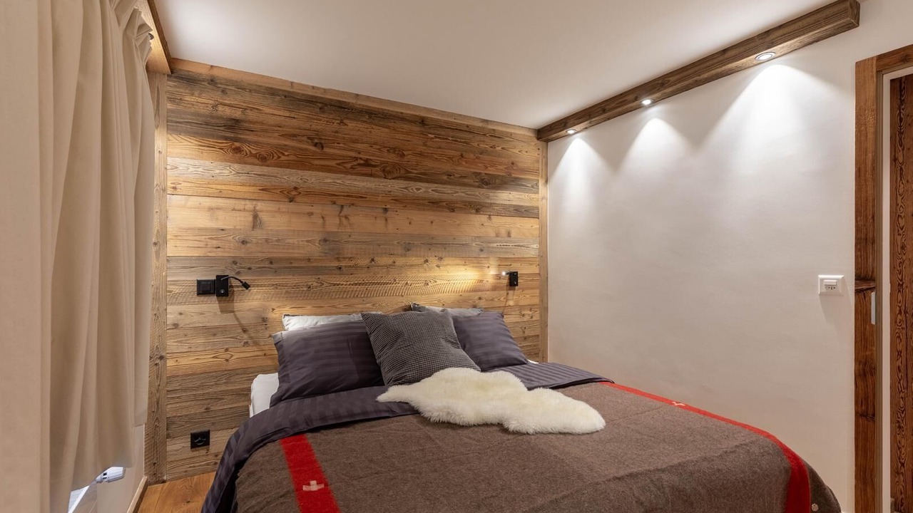 Photo of Bedroom in Lens