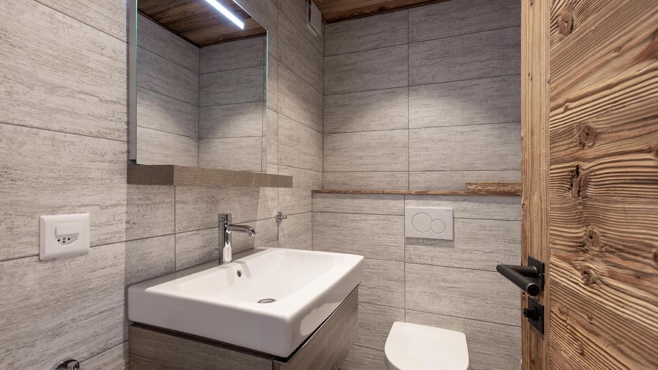 Photo of Bathroom in Lens